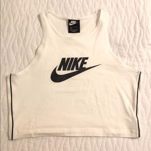Nike Woman’s Sportswear Top